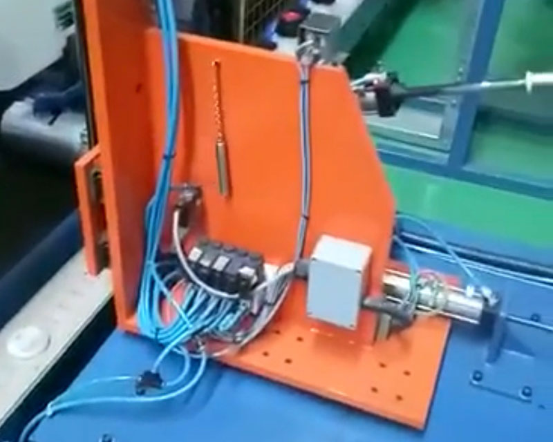 IBC噸桶自動(dòng)擰閥、焊閥機(jī)
